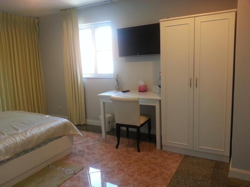 Yiasu Bed And Breakfast Pattaya Esterno foto