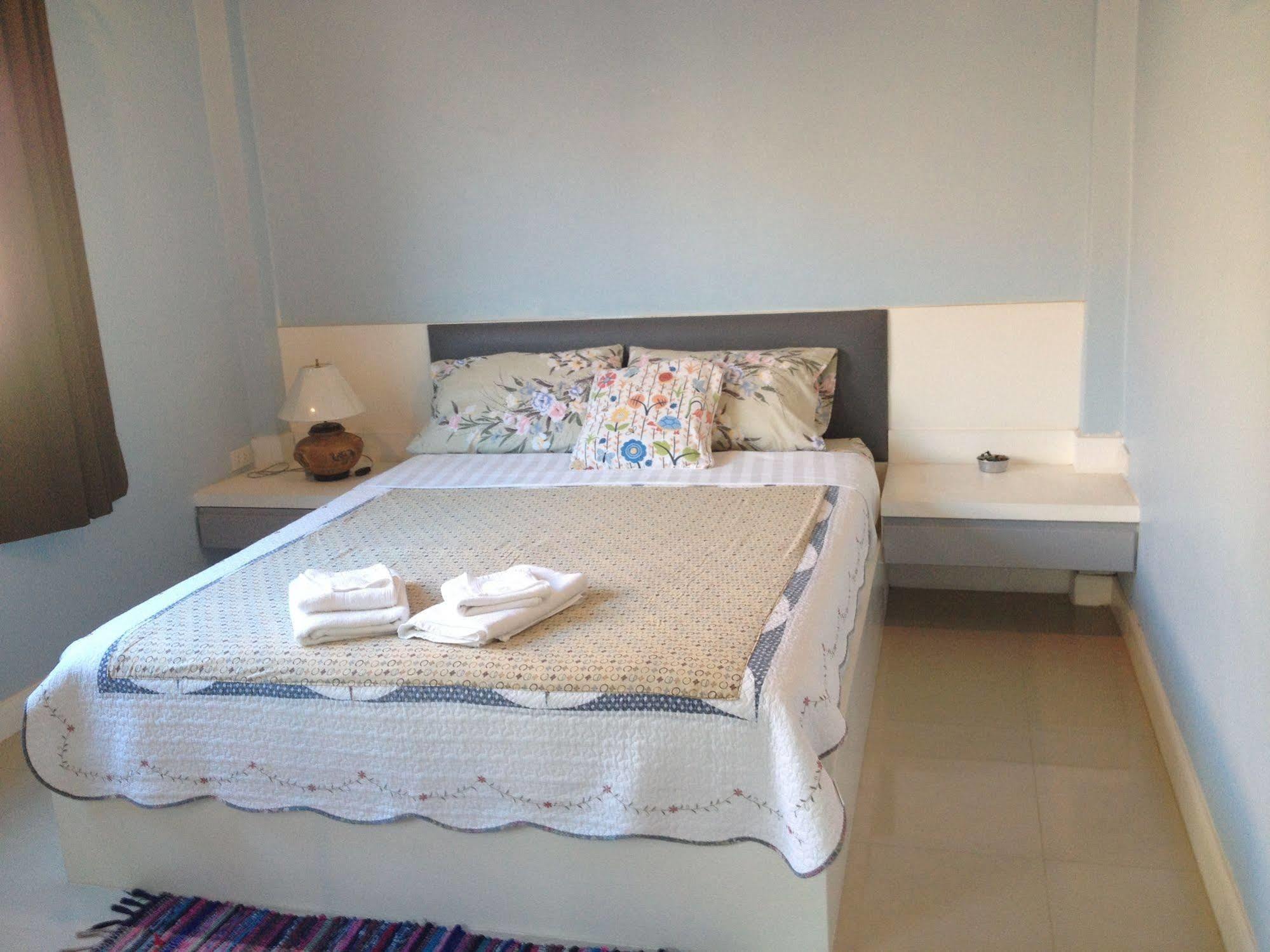 Yiasu Bed And Breakfast Pattaya Esterno foto