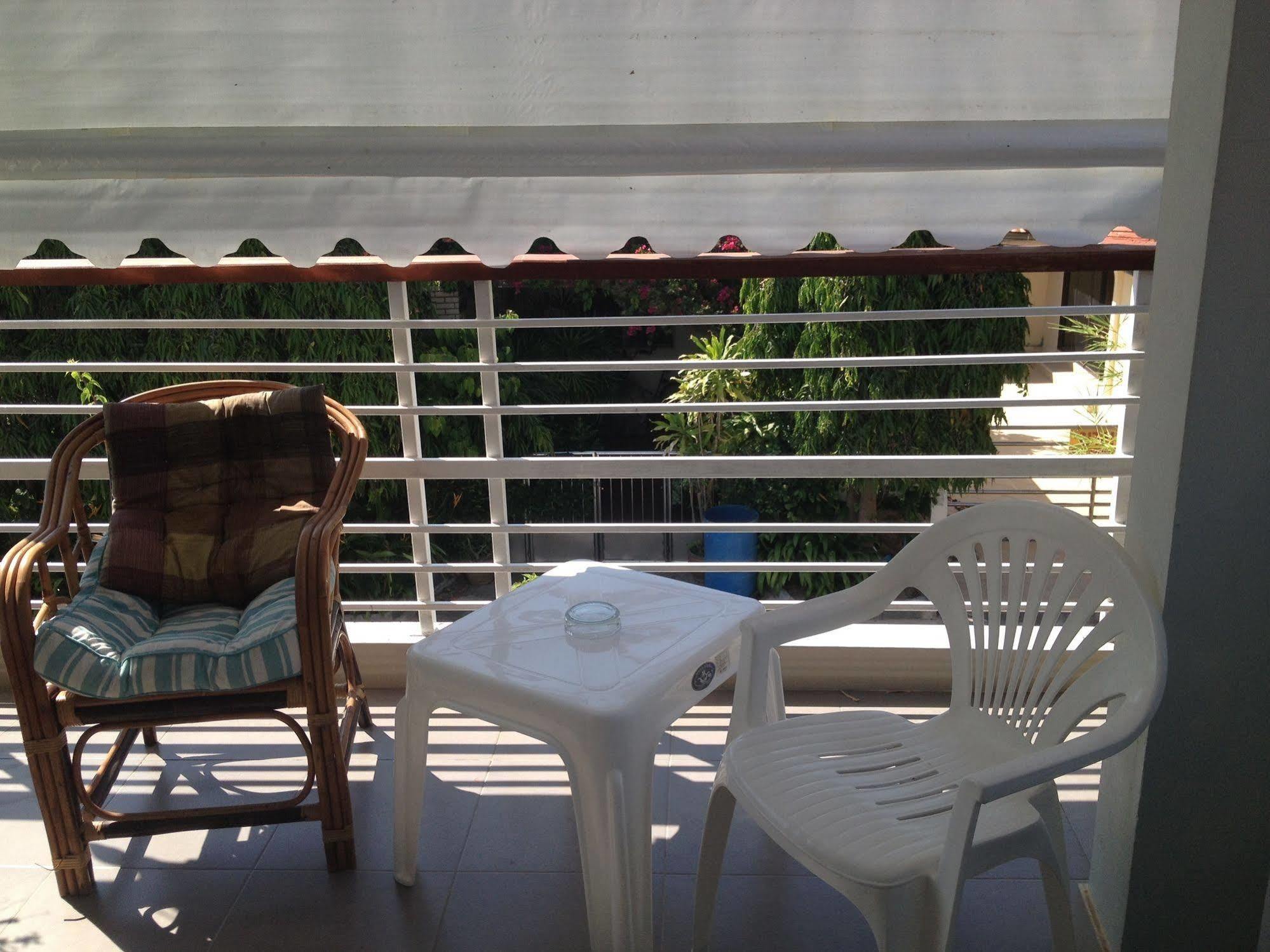 Yiasu Bed And Breakfast Pattaya Esterno foto
