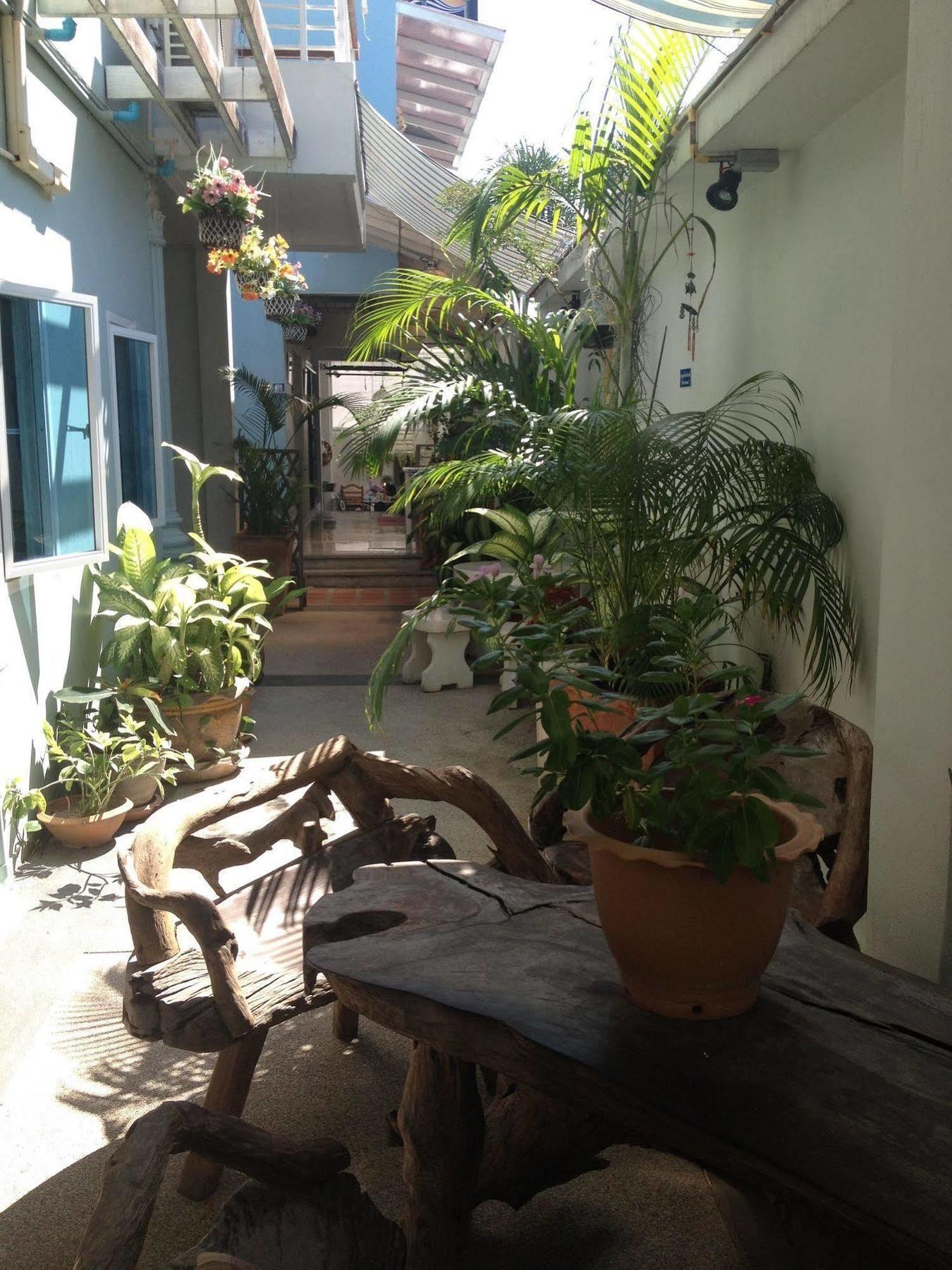 Yiasu Bed And Breakfast Pattaya Esterno foto